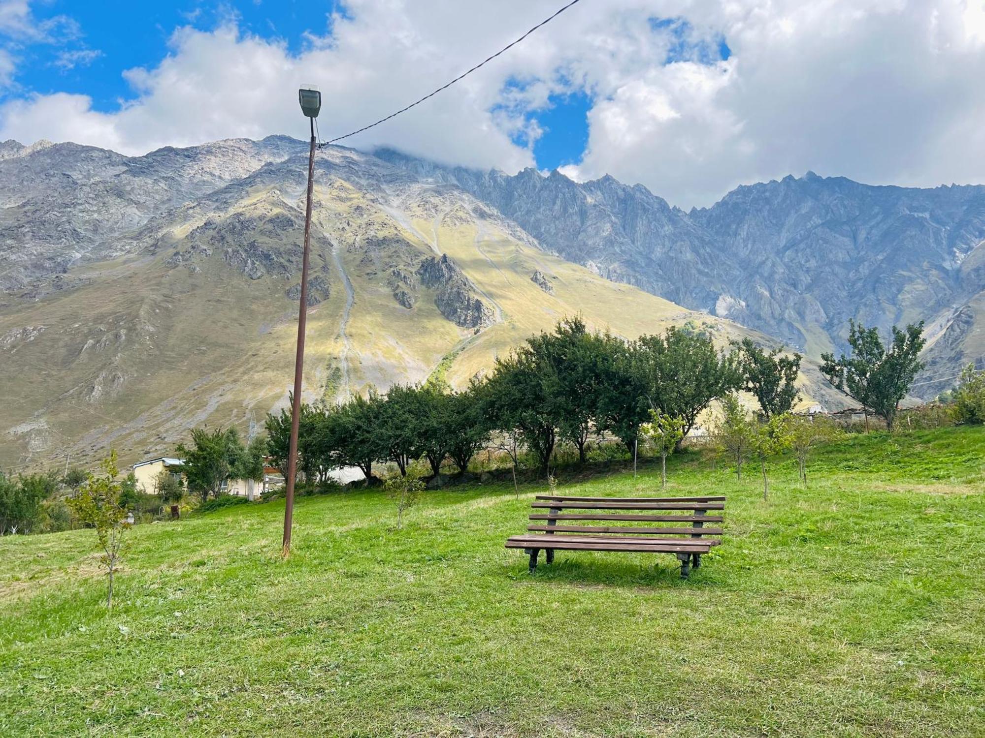 Mikheil Pitskhelauri Guest House Kazbegi Exterior foto